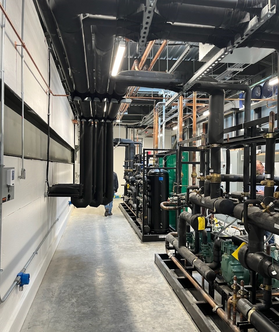 Supermarket refrigeration system and piping